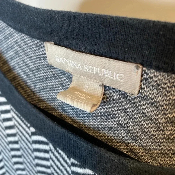 Banana Republic Patterned Black and White Sweater - Picture 4 of 4